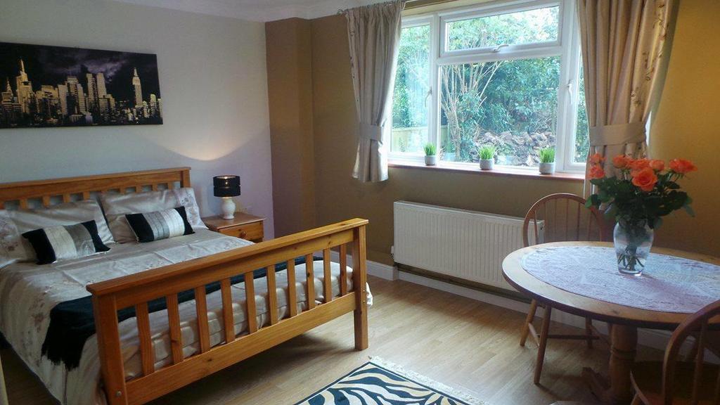 Chimneys B&B Holbrook  외부 사진